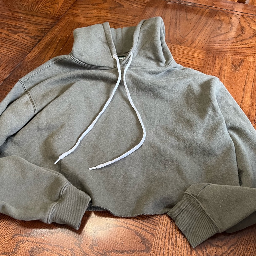 Wild fable cropped sweatshirt